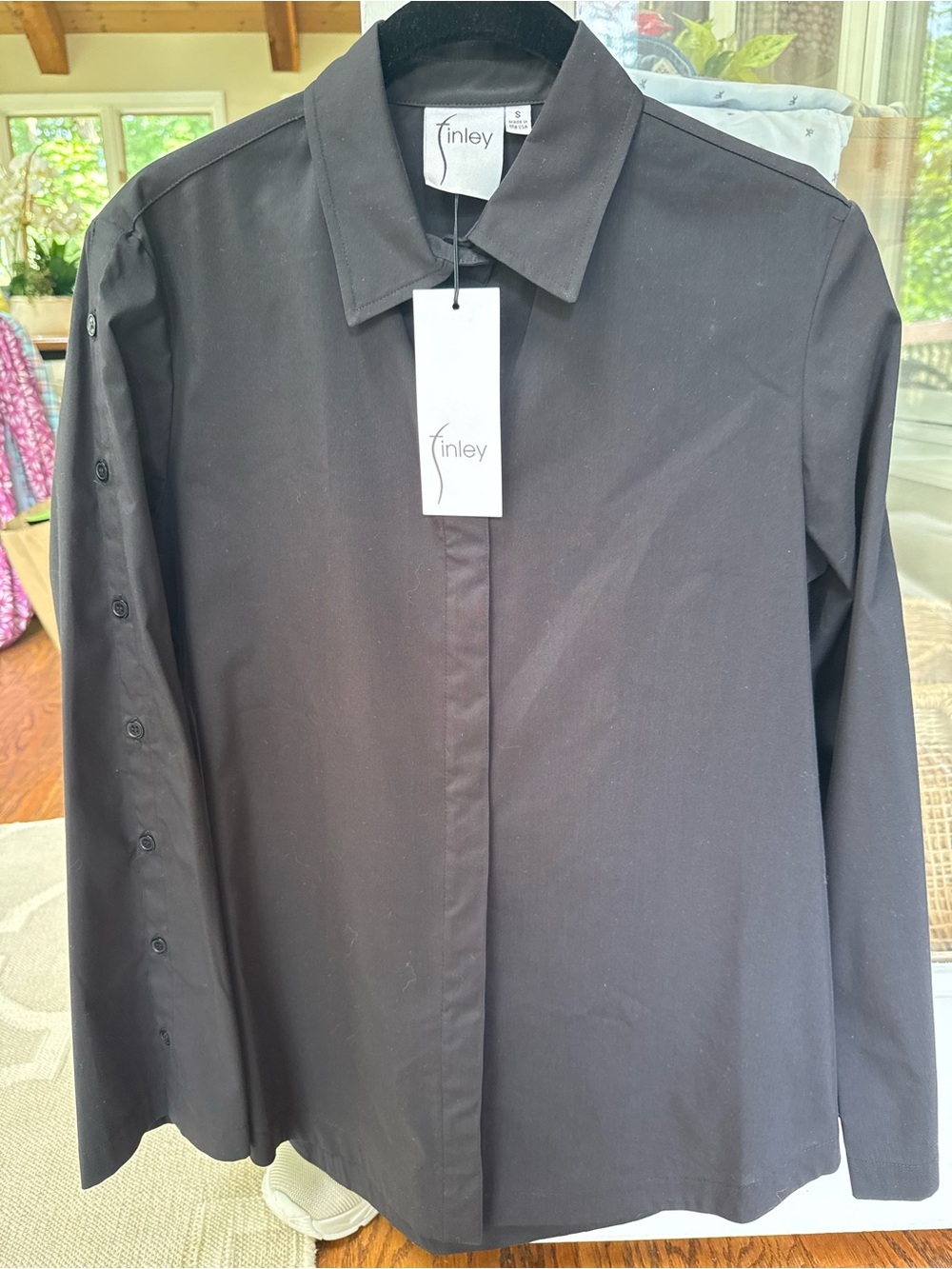 Women’s Finley Bianchi Black Classic Button-DownDress Shirt. Brand NEW. Classic!